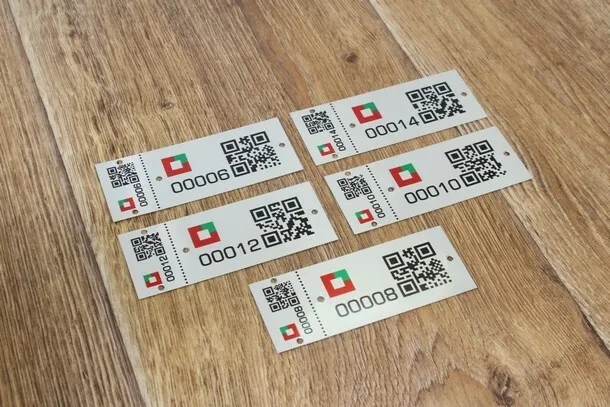 Придбати таблички з QR-кодом
