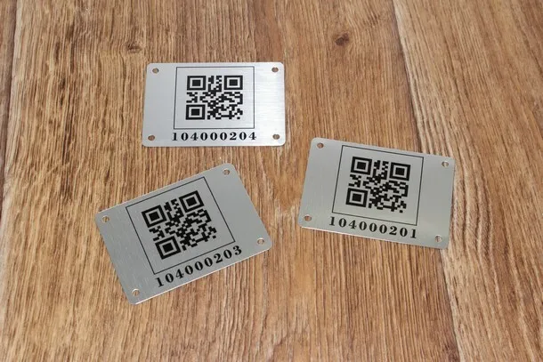 Придбати таблички з QR-кодом